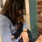 Iris Mittenaere Instagram - Les choses qui font de moi, moi ! 1) Mon amour infini pour la nourriture 🍕 2) Être fiancée à cette petite personne 💍 3) Et rester digne en toutes circonstances 4) Mes origines des Flandres 🍻 5) Mon amour pour les chats 🐈‍⬛ 6) Mon addiction pour les iced latte coconut milk 7) Et ma maladresse légendaire 8) Faire passer ma famille avant tout 🫶🏻 9) Mon rire de mouette h24🐦 10) Ne pas me prendre au sérieux ( et être sublime avec un casque ) J’aimais beaucoup trop cette trend pour ne pas la faire la 🫶🏻
