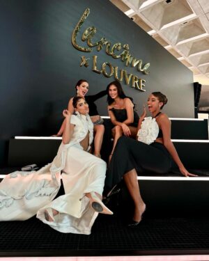 Iris Mittenaere Instagram - Catching up with my louvres, I mean loves 🫶🏼

@irismittenaeremf
@gutierrezary
@floracoquerel

#Lancome #LancomexLouvre
#BeautylsALivingArt @museelouvre