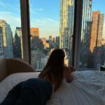 Iris Mittenaere Instagram – Sunday mood ☁️😴
10 am or 6 pm ? Vous préférez quoi ? 
La vue qui me manque 🥹 Manhattan, New York