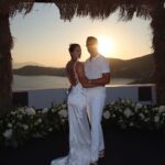 Iris Mittenaere Instagram - Celebrating Love 💗 Comment utiliser le sublime décor de @superplanner pour faire un nouveau fond d’écran 😂🫶🏻 Félicitations @fionaelbaz & @sachaelbaz 🤍 c’est leur 9 eme mariage, ils se marient partout dans le monde 🥹#fionasachawedding Ios, Greece