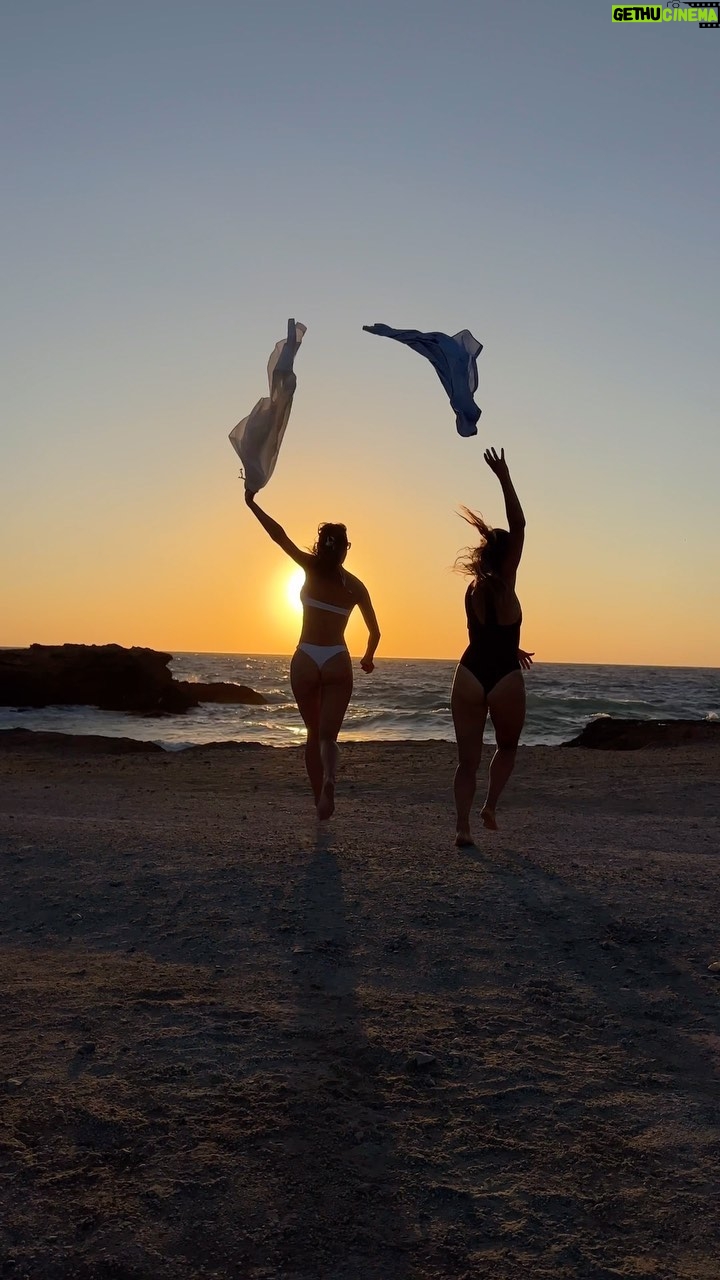 Iris Mittenaere Instagram - Tag your travel buddy 🫶🏻🧡 Ios, Greece