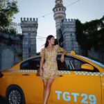 Iris Mittenaere Instagram - Merhaba Istanbul 🇹🇷🌍 La vibe de cette ville en quelques photos … laquelle est ta pref ? ( moi la 2 et la 8 😂 ) Photos retouchées ( couleurs ) İstanbul Turkey