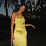 Iris Mittenaere Instagram - Maillot jaune de l’étape ( votre idée est bien meilleure que ma caption originale : Quand ton outfit remplace les rayons du soleil 🌞🌙 ) 😂 Photos retouchées / couleurs #summeroutfit #weddingoutfit Marrakech