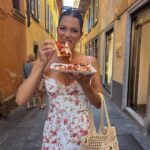 Iris Mittenaere Instagram - Lake Como vibes 🇮🇹🫶🏻 Vous préférez laquelle ?! La dernière c’est cadeau 🎁 😂 Villa d'Este - Lake Como