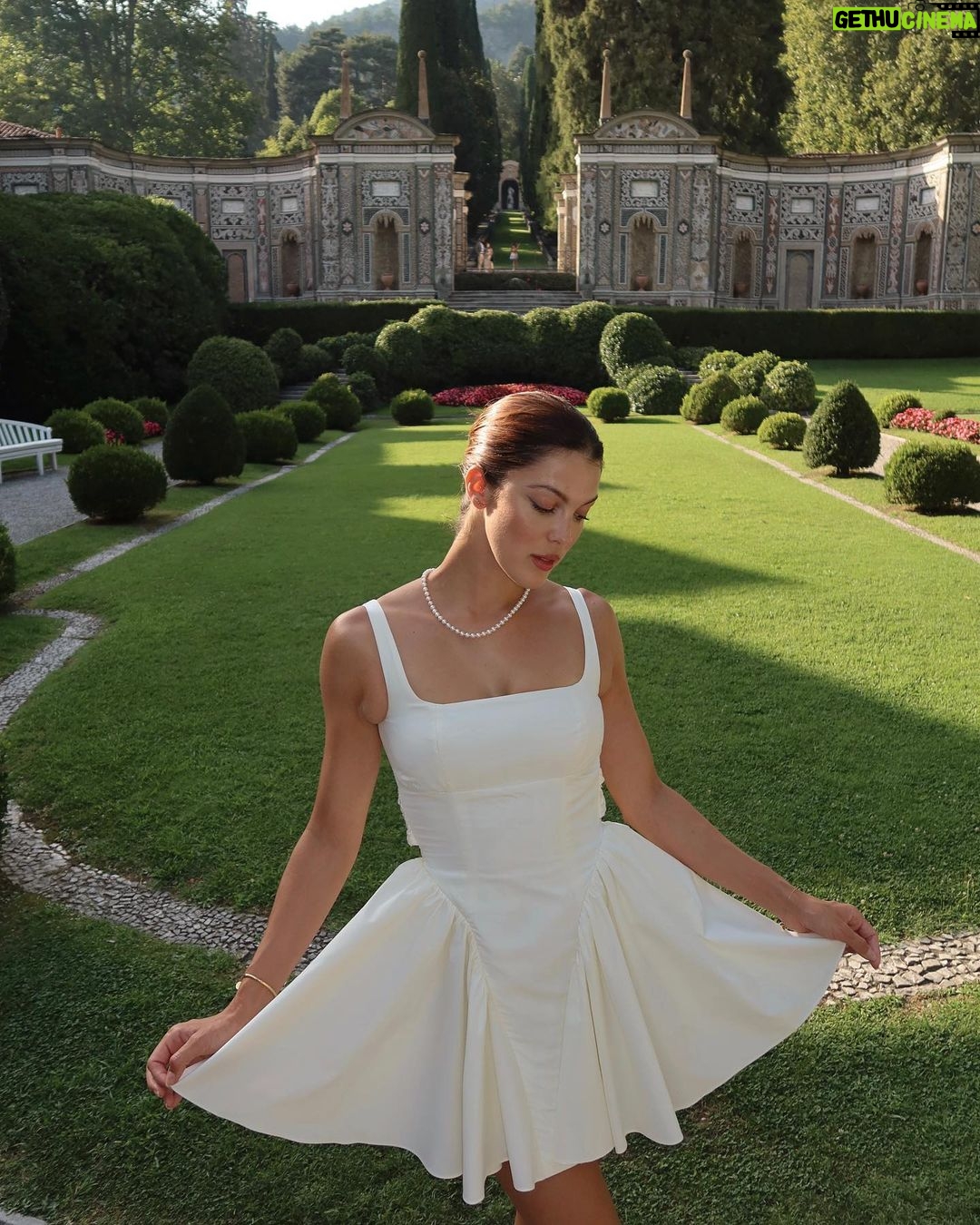Iris Mittenaere Instagram - In my princess Era 🫶🏻 Vous moquez pas de ma coiffure de dos 😂 Villa d'Este - Lake Como
