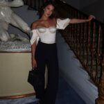 Iris Mittenaere Instagram - Bongiorno lago di Como 🇮🇹 J’ai trouvé un nouveau pote mais il avait pas trop l’air content de me voir .. Villa d'Este - Lake Como
