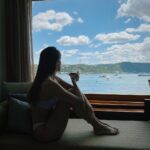 Iris Mittenaere Instagram - Merhaba Istanbul 🇹🇷🌍 La vibe de cette ville en quelques photos … laquelle est ta pref ? ( moi la 2 et la 8 😂 ) Photos retouchées ( couleurs ) İstanbul Turkey
