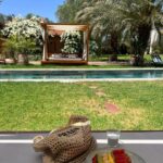 Iris Mittenaere Instagram - CONCOURS terminé ! voyage à Marrakech 🎁✈️ Vous avez adoré ce petit paradis … Alors nous avons décidé de vous offrir la chance de vivre ce séjour à vous aussi dans ce somptueux hotel 5 étoiles !! 2 piscines totalement différentes, des suites de 50m2 au jardin privatif vue piscine, et un réveil avec un petit déjeuner marocain 🤤😍 un rêve à gagner juste ici ! À gagner : -Vols aller retour pour 2 personnes ✈️ -4jours 3nuits au @domaine.des.remparts 🛏️ - suite deluxe 50m2 avec jardin privatif -Petits déjeuners offerts 🧇 -Transferts aéroport inclus Pour participer : -Me suivre & suivre @domaine.des.remparts -Taguer 2 amis en commentaire Vous pouvez participer autant de fois que vous le voulez ! Tirage au sort le 24 juillet 🍀 Dates à choisir toute l’année pendant 1an, excepté : - du 20/12 au 04/01 -octobre - avril. Collaboration commerciale Domaine des Remparts Hotel & Spa Marrakech