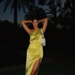 Iris Mittenaere Instagram - Maillot jaune de l’étape ( votre idée est bien meilleure que ma caption originale : Quand ton outfit remplace les rayons du soleil 🌞🌙 ) 😂 Photos retouchées / couleurs #summeroutfit #weddingoutfit Marrakech