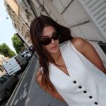 Iris Mittenaere Instagram - Summer uniform 👩🏻‍🏫🤳 ( sauf que je finis à plat à bout de 3 min ) 😅😂 #summer #summeroutfit #whiteoutfit