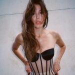 Iris Mittenaere Instagram - Life lately ✌️ Last one is my fav 🥔😂😂 et toi ? C’est laquelle ta préférée ?! Everywhere