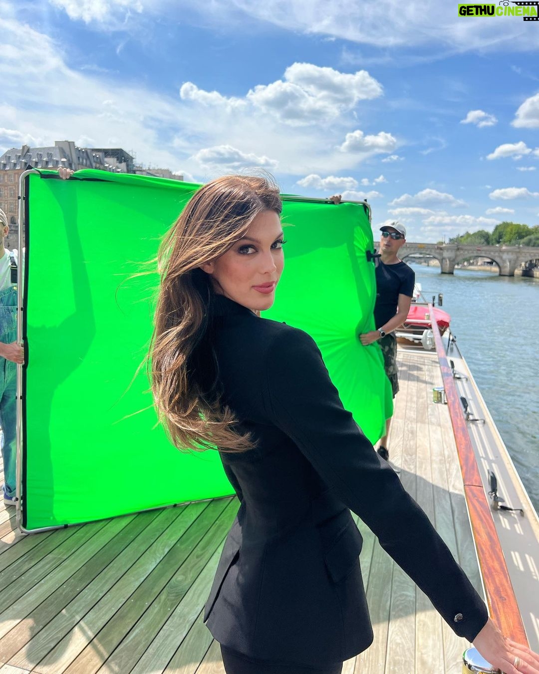 Iris Mittenaere Instagram - Life lately ✌️ Last one is my fav 🥔😂😂 et toi ? C’est laquelle ta préférée ?! Everywhere