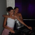 Iris Mittenaere Instagram - Just landed 🛸 ( littéralement pour moi 😂 ) Bravo @diegoelglaoui pour ces nouveaux bureaux @we.are.influence intergalactiques 😂😂