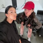 Iris Mittenaere Instagram – Viens jte montre comment se passe mon shoot 😄 !! 
2) la dream team ✨
2) la prépa qui décoiffe 💄
3) sluuuuurp
4) ready to slaaaay 😂
5) ça règle les lights ! Ou ça me peint 🎨🤷🏻‍♀️
6) ce qu’ils voient 
7) ce que je vois ❤️
8 ) pas de chocolat 🍫 si t’as compris je t’aime. HotColdRental