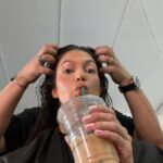 Iris Mittenaere Instagram – Viens jte montre comment se passe mon shoot 😄 !! 
2) la dream team ✨
2) la prépa qui décoiffe 💄
3) sluuuuurp
4) ready to slaaaay 😂
5) ça règle les lights ! Ou ça me peint 🎨🤷🏻‍♀️
6) ce qu’ils voient 
7) ce que je vois ❤️
8 ) pas de chocolat 🍫 si t’as compris je t’aime. HotColdRental