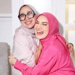 Irish Bella Instagram - MasyaAllah, Alhamdulillah.. Allah selalu baik atas kehidupan yang sudah dan akan aku jalani 🥹 Seperti dipertemukan dengan Teteh Ernia yang selalu support dari aku masih gadis sampai bisa ada di titik sekarang. Di event launching kemarin ga akan semeriah tanpa bantuan Teteh Ernie. The Best planner on this industry. Love you teteh 🫶🏼See you on another project 💕