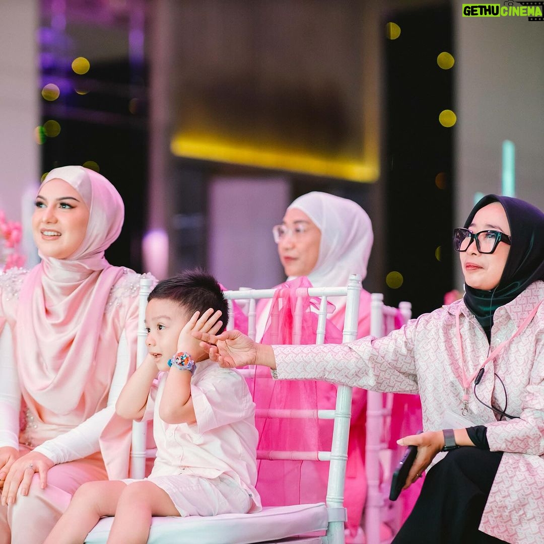 Irish Bella Instagram - MasyaAllah, Alhamdulillah.. Allah selalu baik atas kehidupan yang sudah dan akan aku jalani 🥹 Seperti dipertemukan dengan Teteh Ernia yang selalu support dari aku masih gadis sampai bisa ada di titik sekarang. Di event launching kemarin ga akan semeriah tanpa bantuan Teteh Ernie. The Best planner on this industry. Love you teteh 🫶🏼See you on another project 💕