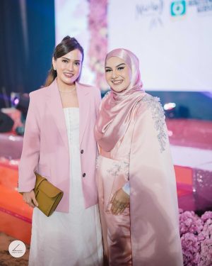 Irish Bella Instagram - My Loves, these are the figures of a Wonder Woman💕

EO & Decorator : @redberryincreate 
Event Planner : @redberryincreate  @erniaredberry @deoriyantoo 
Makeup: @erniaredberry 
Dress : @dhouseofluxury
Suit : @dikhasigitfashion . @dikha_sigit 
Headpiece : @monliesmade
Venue : @shelavie.grandballroom , @la.glasshouse @sheilalesmana
Entertainment & Show Management : @deoriyantoo @deoentertainmentindonesia
Live streaming : @Praya.visual
Lighting: @juns_lighting 
Photography : @sudutputih.mo @fahri_frpotret
Videographer : @aaproductions.id 
Florist & set decoration table : @memulaicerita 
Usher: @beauty_usher
Doorprize Decoration : @seserahan_by_rosearbor
Invitation Website : @kondangankuy.online 
Photobooth : @mono.photobooth
Playground: @emily_toysrental
Painting : @facepainting_jakarta
Digital registration: @bukutamudigital_kurvasoft
Dance Show : @fdcrew 
Guest book audio: @phoneafriend.co 
Hampers : @anaria_souvenir 
Hampers Bag : @jimshoneyoffc 
Hampers Cookies : @jnccookies
Hampers : @lovessemprong_official 
Hampers Scarf : @erlyssa.id

FnB:
Bakso : @Bakso Iyish 
Mochi : @pipikupenuh
Bbq : @unlockedbbq
Chocolate : @chocolatefountain88
Ice cream : @paletaswey
Stall Minuman : @teguk.indonesia
Popcorn : @jollytimeindonesia
Nasi Box : @sarasa.id
Nasi Bento : @ikibento
Stall : @vittoriaweddingservices 
Brownies : @mbun.id 
Cookies : @doublejokitchen