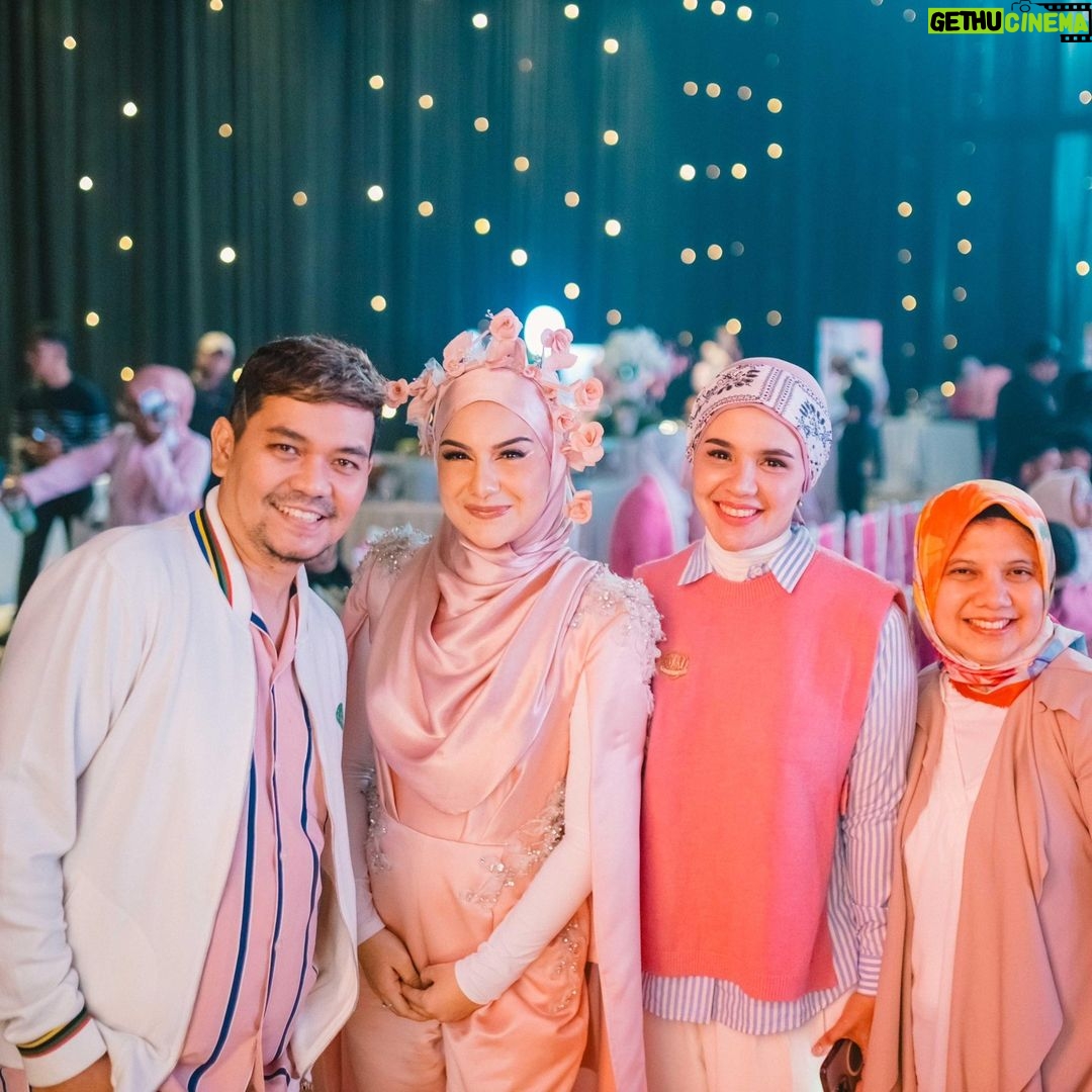 Irish Bella Instagram - Grateful to be surrounded by kind hearted people 💕 EO & Decorator : @redberryincreate Event Planner : @redberryincreate @erniaredberry @deoriyantoo Makeup: @erniaredberry Dress : @dhouseofluxury Suit : @dikhasigitfashion . @dikha_sigit Headpiece : @monliesmade Venue : @shelavie.grandballroom , @la.glasshouse @sheilalesmana Entertainment & Show Management : @deoriyantoo @deoentertainmentindonesia Live streaming : @Praya.visual Lighting: @juns_lighting Photography : @sudutputih.mo @fahri_frpotret Videographer : @aaproductions.id Florist & set decoration table : @memulaicerita Usher: @beauty_usher Doorprize Decoration : @seserahan_by_rosearbor Invitation Website : @kondangankuy.online Photobooth : @mono.photobooth Playground: @emily_toysrental Painting : @facepainting_jakarta Digital registration: @bukutamudigital_kurvasoft Dance Show : @fdcrew Guest book audio: @phoneafriend.co Hampers : @anaria_souvenir Hampers Bag : @jimshoneyoffc Hampers Cookies : @jnccookies Hampers : @lovessemprong_official Hampers Scarf : @erlyssa.id FnB: Bakso : @Bakso Iyish Mochi : @pipikupenuh Bbq : @unlockedbbq Chocolate : @chocolatefountain88 Ice cream : @paletaswey Stall Minuman : @teguk.indonesia Popcorn : @jollytimeindonesia Nasi Box : @sarasa.id Nasi Bento : @ikibento Stall : @vittoriaweddingservices Brownies : @mbun.id Cookies : @doublejokitchen