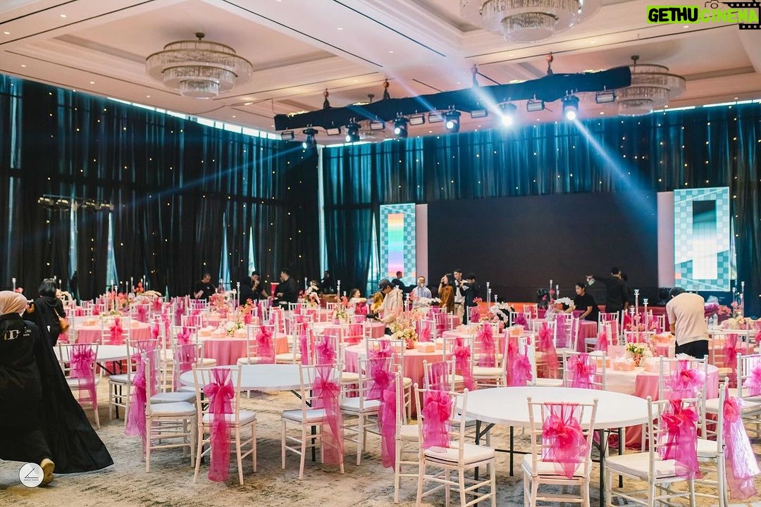 Irish Bella Instagram - Untuk sampai di titik Grand Launching banyak banget persiapan nya. Mulai dari kemumetan, deg2an, banyak perdebatan dan ke begadangan *eh itu sebuah kata gak sih ? ๐
Thank you untuk semuanya ๐ฅน EO & Decorator: @redberryincreate Event Planner: @redberryincreate @erniaredberry @deoriyantoo Makeup: @erniaredberry Dress: @dhouseofluxury Suit: @dikhasigitfashion . @dikha_sigit Headpiece : @monliesmade Venue : @shelavie.grandballroom , @la.glasshouse @sheilalesmana Entertainment & Show Management : @deoriyantoo @deoentertainmentindonesia Live streaming : @Praya.visual Lighting: @juns_lighting Photography : @sudutputih.mo @fahri_frpotret Videographer : @aaproductions.id Florist & set decoration table : @memulaicerita Usher: @beauty_usher Doorprize Decoration : @seserahan_by_rosearbor Invitation Website : @kondangankuy.online Photobooth : @mono.photobooth Playground: @emily_toysrental Painting : @facepainting_jakarta Digital registration: @bukutamudigital_kurvasoft Dance Show : @fdcrew Guest book audio: @phoneafriend.co Hampers : @anaria_souvenir Hampers Bag : @jimshoneyoffc Hampers Cookies : @jnccookies Hampers : @lovessemprong_official Hampers Scarf : @erlyssa.id FnB: Bakso : @Bakso Iyish Mochi : @pipikupenuh Bbq : @unlockedbbq Chocolate : @chocolatefountain88 Ice cream : @paletaswey Stall Minuman : @teguk.indonesia Popcorn : @jollytimeindonesia Nasi Box : @sarasa.id Nasi Bento : @ikibento Stall : @vittoriaweddingservices Brownies : @mbun.id Cookies : @doublejokitchen Thanks