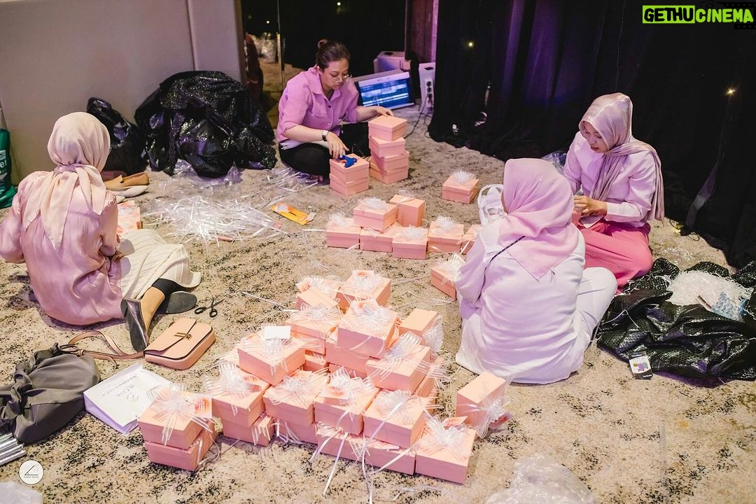 Irish Bella Instagram - Untuk sampai di titik Grand Launching banyak banget persiapan nya. Mulai dari kemumetan, deg2an, banyak perdebatan dan ke begadangan *eh itu sebuah kata gak sih ? ๐
Thank you untuk semuanya ๐ฅน EO & Decorator: @redberryincreate Event Planner: @redberryincreate @erniaredberry @deoriyantoo Makeup: @erniaredberry Dress: @dhouseofluxury Suit: @dikhasigitfashion . @dikha_sigit Headpiece : @monliesmade Venue : @shelavie.grandballroom , @la.glasshouse @sheilalesmana Entertainment & Show Management : @deoriyantoo @deoentertainmentindonesia Live streaming : @Praya.visual Lighting: @juns_lighting Photography : @sudutputih.mo @fahri_frpotret Videographer : @aaproductions.id Florist & set decoration table : @memulaicerita Usher: @beauty_usher Doorprize Decoration : @seserahan_by_rosearbor Invitation Website : @kondangankuy.online Photobooth : @mono.photobooth Playground: @emily_toysrental Painting : @facepainting_jakarta Digital registration: @bukutamudigital_kurvasoft Dance Show : @fdcrew Guest book audio: @phoneafriend.co Hampers : @anaria_souvenir Hampers Bag : @jimshoneyoffc Hampers Cookies : @jnccookies Hampers : @lovessemprong_official Hampers Scarf : @erlyssa.id FnB: Bakso : @Bakso Iyish Mochi : @pipikupenuh Bbq : @unlockedbbq Chocolate : @chocolatefountain88 Ice cream : @paletaswey Stall Minuman : @teguk.indonesia Popcorn : @jollytimeindonesia Nasi Box : @sarasa.id Nasi Bento : @ikibento Stall : @vittoriaweddingservices Brownies : @mbun.id Cookies : @doublejokitchen Thanks