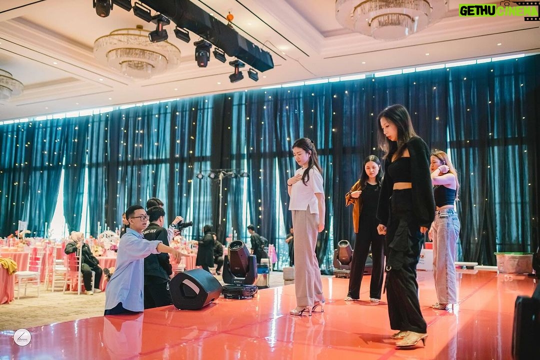 Irish Bella Instagram - Untuk sampai di titik Grand Launching banyak banget persiapan nya. Mulai dari kemumetan, deg2an, banyak perdebatan dan ke begadangan *eh itu sebuah kata gak sih ? ๐
Thank you untuk semuanya ๐ฅน EO & Decorator: @redberryincreate Event Planner: @redberryincreate @erniaredberry @deoriyantoo Makeup: @erniaredberry Dress: @dhouseofluxury Suit: @dikhasigitfashion . @dikha_sigit Headpiece : @monliesmade Venue : @shelavie.grandballroom , @la.glasshouse @sheilalesmana Entertainment & Show Management : @deoriyantoo @deoentertainmentindonesia Live streaming : @Praya.visual Lighting: @juns_lighting Photography : @sudutputih.mo @fahri_frpotret Videographer : @aaproductions.id Florist & set decoration table : @memulaicerita Usher: @beauty_usher Doorprize Decoration : @seserahan_by_rosearbor Invitation Website : @kondangankuy.online Photobooth : @mono.photobooth Playground: @emily_toysrental Painting : @facepainting_jakarta Digital registration: @bukutamudigital_kurvasoft Dance Show : @fdcrew Guest book audio: @phoneafriend.co Hampers : @anaria_souvenir Hampers Bag : @jimshoneyoffc Hampers Cookies : @jnccookies Hampers : @lovessemprong_official Hampers Scarf : @erlyssa.id FnB: Bakso : @Bakso Iyish Mochi : @pipikupenuh Bbq : @unlockedbbq Chocolate : @chocolatefountain88 Ice cream : @paletaswey Stall Minuman : @teguk.indonesia Popcorn : @jollytimeindonesia Nasi Box : @sarasa.id Nasi Bento : @ikibento Stall : @vittoriaweddingservices Brownies : @mbun.id Cookies : @doublejokitchen Thanks