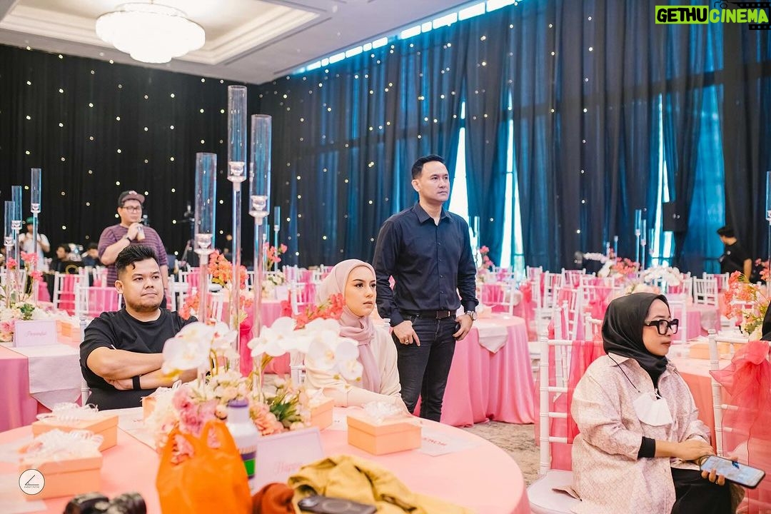Irish Bella Instagram - Untuk sampai di titik Grand Launching banyak banget persiapan nya. Mulai dari kemumetan, deg2an, banyak perdebatan dan ke begadangan *eh itu sebuah kata gak sih ? ๐
Thank you untuk semuanya ๐ฅน EO & Decorator: @redberryincreate Event Planner: @redberryincreate @erniaredberry @deoriyantoo Makeup: @erniaredberry Dress: @dhouseofluxury Suit: @dikhasigitfashion . @dikha_sigit Headpiece : @monliesmade Venue : @shelavie.grandballroom , @la.glasshouse @sheilalesmana Entertainment & Show Management : @deoriyantoo @deoentertainmentindonesia Live streaming : @Praya.visual Lighting: @juns_lighting Photography : @sudutputih.mo @fahri_frpotret Videographer : @aaproductions.id Florist & set decoration table : @memulaicerita Usher: @beauty_usher Doorprize Decoration : @seserahan_by_rosearbor Invitation Website : @kondangankuy.online Photobooth : @mono.photobooth Playground: @emily_toysrental Painting : @facepainting_jakarta Digital registration: @bukutamudigital_kurvasoft Dance Show : @fdcrew Guest book audio: @phoneafriend.co Hampers : @anaria_souvenir Hampers Bag : @jimshoneyoffc Hampers Cookies : @jnccookies Hampers : @lovessemprong_official Hampers Scarf : @erlyssa.id FnB: Bakso : @Bakso Iyish Mochi : @pipikupenuh Bbq : @unlockedbbq Chocolate : @chocolatefountain88 Ice cream : @paletaswey Stall Minuman : @teguk.indonesia Popcorn : @jollytimeindonesia Nasi Box : @sarasa.id Nasi Bento : @ikibento Stall : @vittoriaweddingservices Brownies : @mbun.id Cookies : @doublejokitchen Thanks