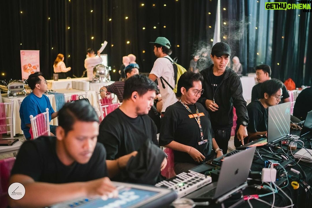 Irish Bella Instagram - Untuk sampai di titik Grand Launching banyak banget persiapan nya. Mulai dari kemumetan, deg2an, banyak perdebatan dan ke begadangan *eh itu sebuah kata gak sih ? ๐
Thank you untuk semuanya ๐ฅน EO & Decorator: @redberryincreate Event Planner: @redberryincreate @erniaredberry @deoriyantoo Makeup: @erniaredberry Dress: @dhouseofluxury Suit: @dikhasigitfashion . @dikha_sigit Headpiece : @monliesmade Venue : @shelavie.grandballroom , @la.glasshouse @sheilalesmana Entertainment & Show Management : @deoriyantoo @deoentertainmentindonesia Live streaming : @Praya.visual Lighting: @juns_lighting Photography : @sudutputih.mo @fahri_frpotret Videographer : @aaproductions.id Florist & set decoration table : @memulaicerita Usher: @beauty_usher Doorprize Decoration : @seserahan_by_rosearbor Invitation Website : @kondangankuy.online Photobooth : @mono.photobooth Playground: @emily_toysrental Painting : @facepainting_jakarta Digital registration: @bukutamudigital_kurvasoft Dance Show : @fdcrew Guest book audio: @phoneafriend.co Hampers : @anaria_souvenir Hampers Bag : @jimshoneyoffc Hampers Cookies : @jnccookies Hampers : @lovessemprong_official Hampers Scarf : @erlyssa.id FnB: Bakso : @Bakso Iyish Mochi : @pipikupenuh Bbq : @unlockedbbq Chocolate : @chocolatefountain88 Ice cream : @paletaswey Stall Minuman : @teguk.indonesia Popcorn : @jollytimeindonesia Nasi Box : @sarasa.id Nasi Bento : @ikibento Stall : @vittoriaweddingservices Brownies : @mbun.id Cookies : @doublejokitchen Thanks