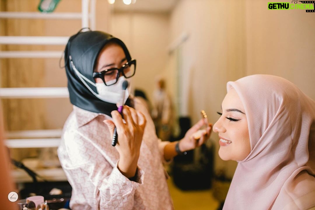 Irish Bella Instagram - Untuk sampai di titik Grand Launching banyak banget persiapan nya. Mulai dari kemumetan, deg2an, banyak perdebatan dan ke begadangan *eh itu sebuah kata gak sih ? ๐
Thank you untuk semuanya ๐ฅน EO & Decorator: @redberryincreate Event Planner: @redberryincreate @erniaredberry @deoriyantoo Makeup: @erniaredberry Dress: @dhouseofluxury Suit: @dikhasigitfashion . @dikha_sigit Headpiece : @monliesmade Venue : @shelavie.grandballroom , @la.glasshouse @sheilalesmana Entertainment & Show Management : @deoriyantoo @deoentertainmentindonesia Live streaming : @Praya.visual Lighting: @juns_lighting Photography : @sudutputih.mo @fahri_frpotret Videographer : @aaproductions.id Florist & set decoration table : @memulaicerita Usher: @beauty_usher Doorprize Decoration : @seserahan_by_rosearbor Invitation Website : @kondangankuy.online Photobooth : @mono.photobooth Playground: @emily_toysrental Painting : @facepainting_jakarta Digital registration: @bukutamudigital_kurvasoft Dance Show : @fdcrew Guest book audio: @phoneafriend.co Hampers : @anaria_souvenir Hampers Bag : @jimshoneyoffc Hampers Cookies : @jnccookies Hampers : @lovessemprong_official Hampers Scarf : @erlyssa.id FnB: Bakso : @Bakso Iyish Mochi : @pipikupenuh Bbq : @unlockedbbq Chocolate : @chocolatefountain88 Ice cream : @paletaswey Stall Minuman : @teguk.indonesia Popcorn : @jollytimeindonesia Nasi Box : @sarasa.id Nasi Bento : @ikibento Stall : @vittoriaweddingservices Brownies : @mbun.id Cookies : @doublejokitchen Thanks