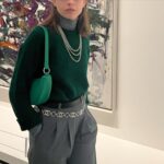 Isabella Moreira Instagram - duas das minhas melhores escolhas de paris: ir a fundaçao louis vuitton + exalar energia caotica com ela, @moreiragiovanna