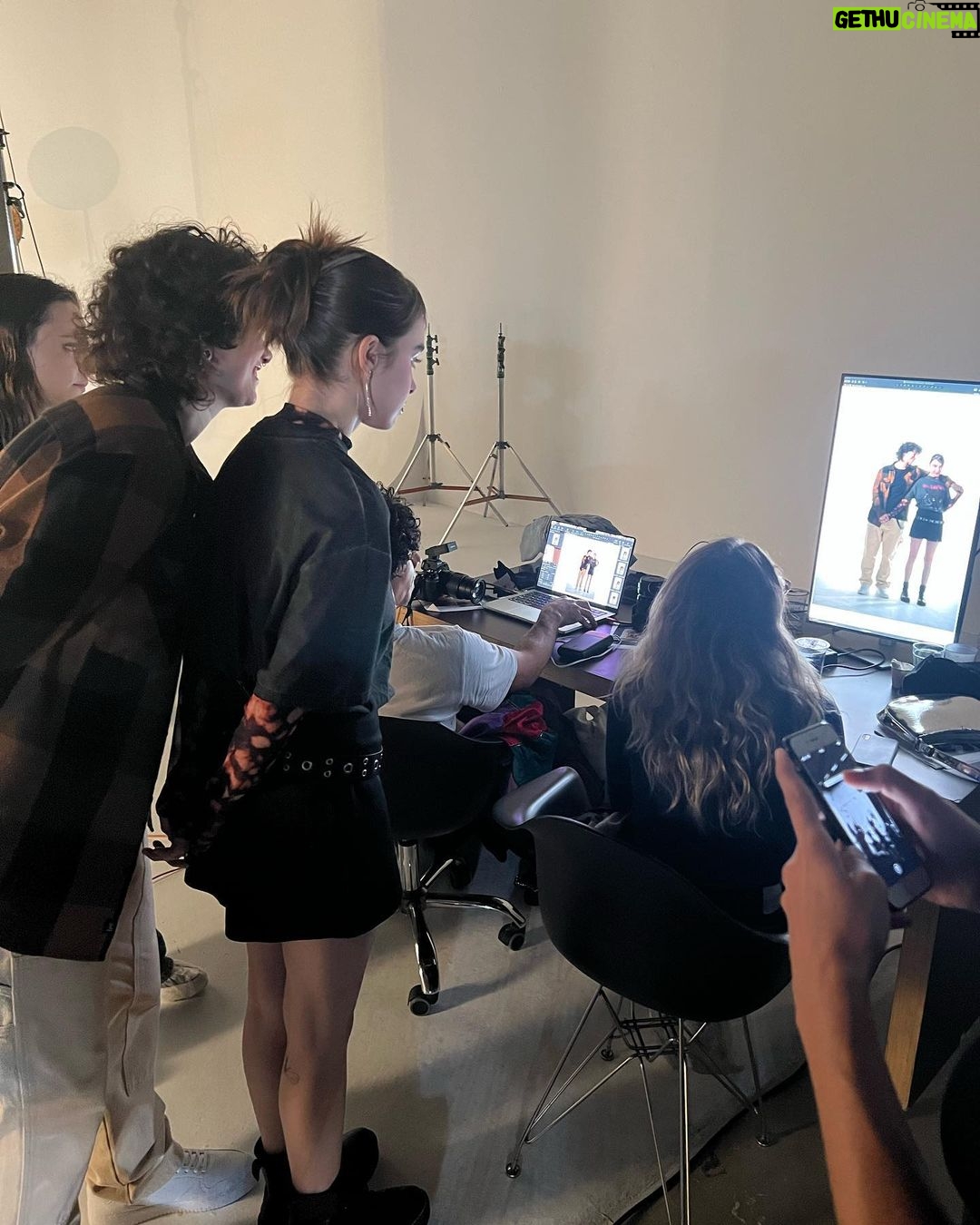 Isabella Moreira Instagram - Um pouco do backstage da campanha Dia do Amor @lojayoucom 🫶 nos chamaram pra falar sobre uma das linguagens do amor. Qual vocês chutam que é a nossa?