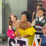 Isabella Moreira Instagram - Desde ontem to com um sorriso enorme estampado no rosto! Muito obrigada a todas as pessoas envolvidas na criação e produção desse projeto incrível. É muito emocionante saber que a primeira série do meu currículo conta, também, a história de mulheres que amam mulheres. Gabi foi um presente, assim como todas as pessoas tão queridas que conheci enquanto a interpretava. Confesso que ter Halana ao meu lado nessa estreia deixou tudo ainda mais especial. Te amo, obrigada por me apoiar em tudo! Quem ai já assistiu? O que estão achando? São #Time1922 ou #Time2022? Espero que estejam amando tanto quanto eu!!! @starplusbr #Starplus #DoisTempos ⏳ #Time2022