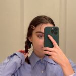 Isabella Moreira Instagram - dump de hoje esse dump me fez descobrir duas coisas: primeiro que eu visto o que eu queria aos 13 anos e segundo que eu faço cara de nojenta sem querer (slide 7) feliz natal atrasado família ps: gostaria de agradecer publicamente minha namorada por me ajudar a escolher as fotos desse dump. obrigada @halanalacerda esse feed estaria vazio sem você 💘🦥
