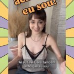 Isabella Moreira Instagram - Você está rodeada numa sala de gente e continua se sentindo sozinha? @bel_moreira conta sua experiência e como as redes sociais a ajudaram a se entender melhor e buscar ajuda!