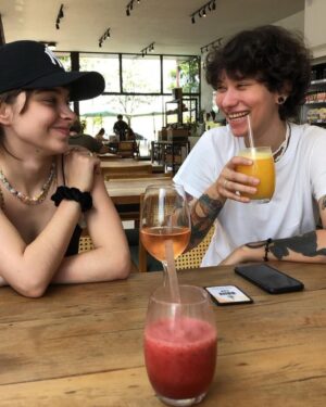 Isabella Moreira Instagram - inicio de um sonho // deu tudo certo

1 ano atras eu me humilhava pela primeira vez na frente dela