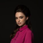 Isabella Moreira Instagram - Mãe, to na @capricho 🙈 e pra anunciar que vou interpretar Priscilla Presley no musical @oreidorock! Eu não consigo começar a explicar a felicidade que senti ao receber esse convite. Tava muuuuito difícil não contar pra vocês, mas agora prometo muitos conteúdos dos bastidores! Tá sendo um desafio muito divertido de encarar! Estreia dia 15/03 e ficamos em cartaz de quinta a domingo no Teatro Claro MAIS SP no Shopping Vila Olimpia. As vendas já estão abertas! Espero todos vocês lá 🥹🫶🏻 Garanta seu ingresso no site da @uhuu ou na bilheteria do Teatro Claro! Apresentado por @minc e @BradescoSeguros Apoio @premierpet 📸 : @stephansolon #oreidorockomusical #oreidorock #priscillabealieu #hproducoesculturais #andarilhofilmes #turbilhaodeideias #teatroclaroMAIS #março #premierpet #bradescoseguros #ministeriodacultura