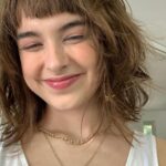 Isabella Moreira Instagram - sim meu rolo da camera é 100% autocentrado setembro só tem eu sendo bonitinha se reclamar é bifobia
