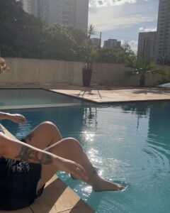 Isabella Moreira Instagram - segunda-feira de sol da mulher desempregada