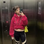 Isabella Moreira Instagram - dump de outubro até agora: 1. primeira festa da firma @starplusbr 2. frôzinha 🥰 3. chegando sem crachá na firma antiga 🥲 4. partindo pro aniversário da @nickhaddad 5. bonita no role 6. do terceirão pra vida meeeo 😗💅 7. pré caminhão da barbie. ela caminhão, eu barbiezinha 💅🥳