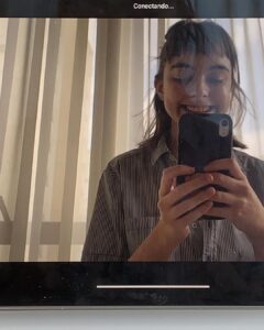 Isabella Moreira Instagram - sim meu rolo da camera é 100% autocentrado setembro só tem eu sendo bonitinha se reclamar é bifobia