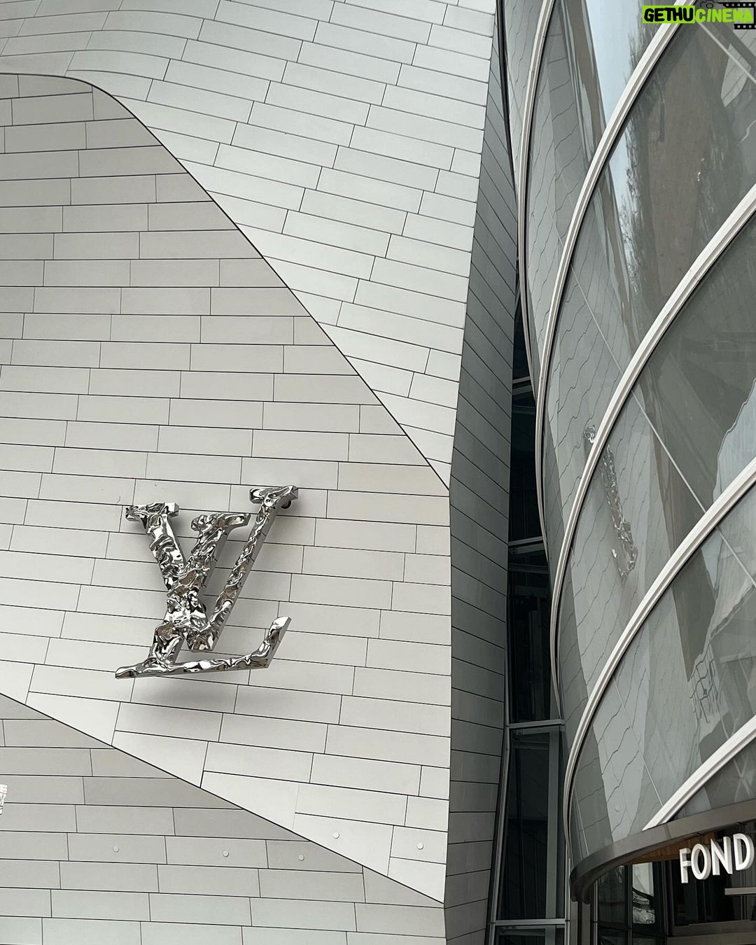 Isabella Moreira Instagram - janeiro de 2023 foi assim ๐จ๐ค๐งคโ๏ธโ๏ธ Louis Vuitton Foundation