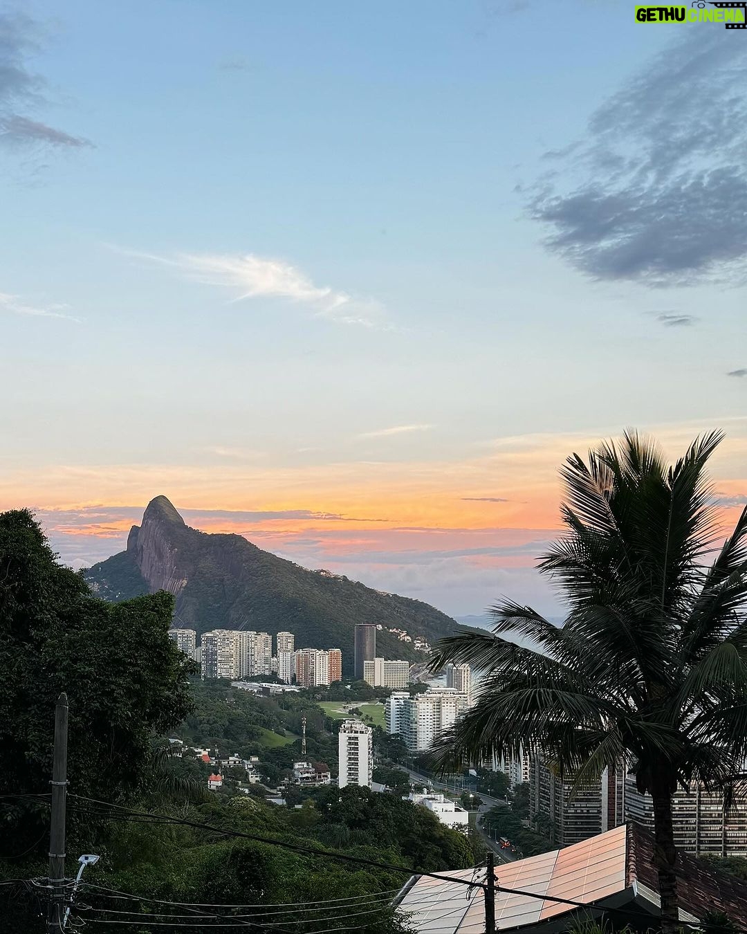 Isabella Santoni Instagram - Lar é ter alguém pra amar 💕 @henriqueblecher