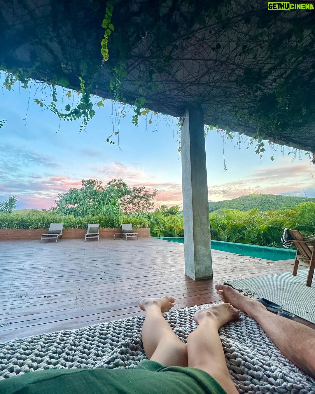 Isabella Santoni Instagram - Lazy weekend with love 💕✌️