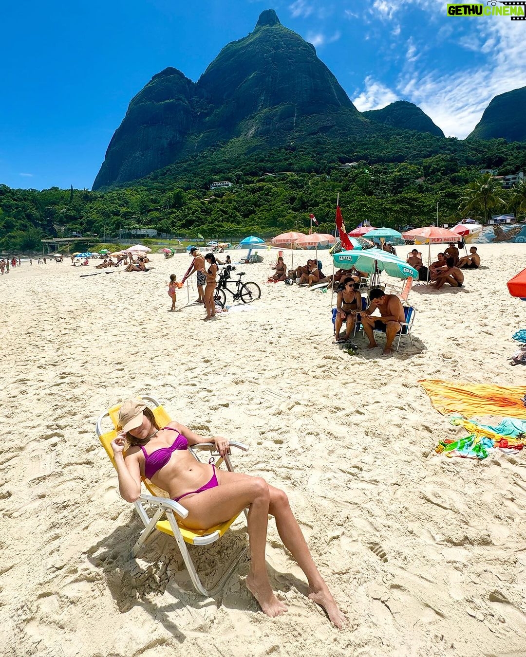 Isabella Santoni Instagram - Renovando as energias pra me atrasar com calma..🤣🫠@nia Praia de São Conrado