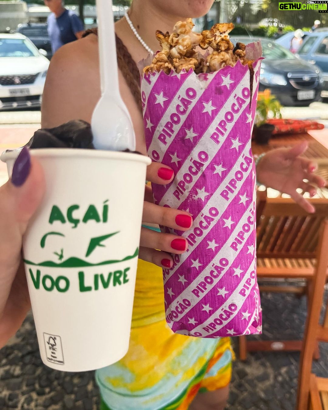 Isabella Santoni Instagram - Renovando as energias pra me atrasar com calma..🤣🫠 @nia Praia de São Conrado