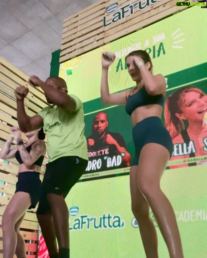 Isabella Santoni Instagram - Ano começou e com LaFrutta de @sorvetesnestle tem tudo pra ser mais refrescante! 🥰💪🏼🌴 Rolou uma experiência única com a @academiafoguete e não há sensação melhor do que começar o final de semana me exercitando! 🚀 Melhor do que isso é só terminar com o picolé de manga LaFrutta que é feito com fruta de verdade, sem glúten, sem corante e sem lactose🤞🏼🥭 Corre pra se refrescar com LaFrutta nesse verão e garantir seu bem-estar! #DesfruteASuaAlegria #publicidade