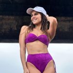 Isabella Santoni Instagram - Até com chuva a gente se diverte! 🧜🏻‍♀️ Cupom EXPERIENCIANIA em todo site, aproveita porque é só até amanhã! 🥰 #MulheresOceanicas #ExpNIA