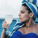 Isabella Santoni Instagram - Prontíssima pra brindar a nova coleção @nia 🥂 Mas claro que seria com as peças novas! 👀 Já já no ar! Fotos @mairakellermann