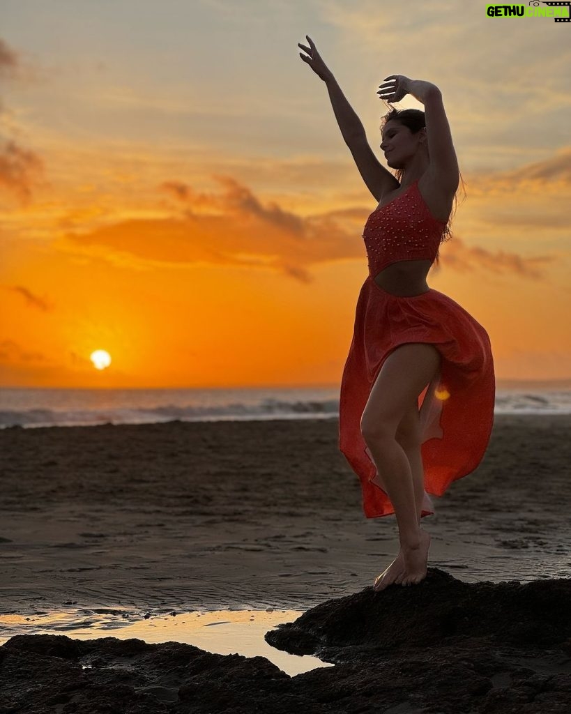 Isabella Santoni Instagram - Salve Rainha dos Mares! ✨🙏🏼 Punta Del Leste - Uruguay