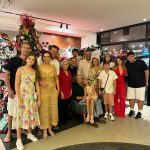Isabella Santoni Instagram - Sentimento oceânico pra descrever essa viagem 💓 Todo ano meu avô tenta reunir todos os filhos e netos pelo menos uma vez, a data de 2023 foi o Natal 🎅 Sempre passo o dia 25 com eles, mas sinto que a noite de 24 é o dia mais significativo. Essa foi a nossa primeira e vai ficar guardada na memória porque estávamos TODOS presentes. O que é raro de acontecer... 🎁 Viajamos pra Gramado, escolha do meu tio Marco, que deu a ideia e uniu todo mundo. Meu avô se emocionou e perdeu as palavras por não conseguir expressar os sentimentos… Foi lindo! Tô mt feliz por termos criado essa memória juntos. Família é nosso bem mais precioso e esse é um dos valores mais importantes da minha vida. 🫶🏻 Desejo que esse dia tenha sido especial por aí também! Que os sentimentos de união, renovação e fé tenham sido fortalecidos. 🙏 Gramado-RS